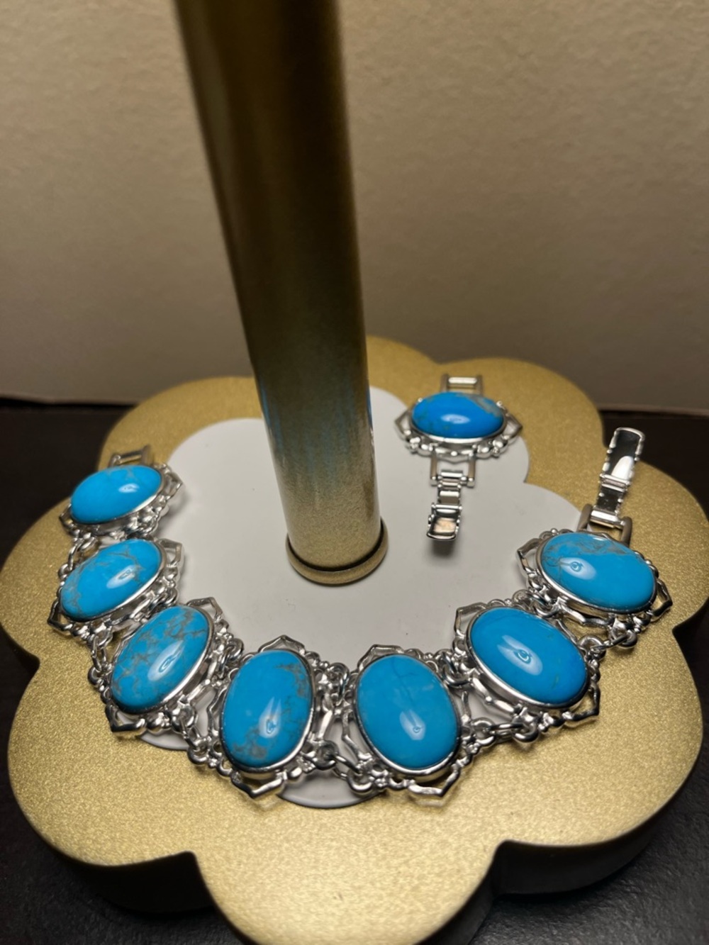 Jacqueline Kennedy Howlite Link Bracelet 
Like new